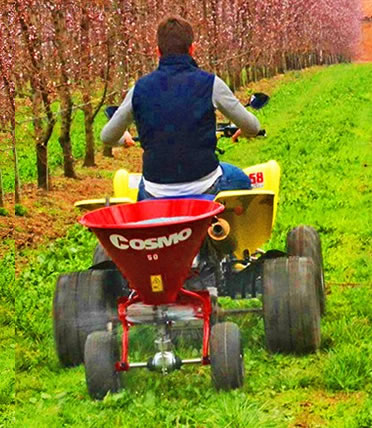 Cosmo Push-Pull Spreader Attached - PTO Shaft Spreader